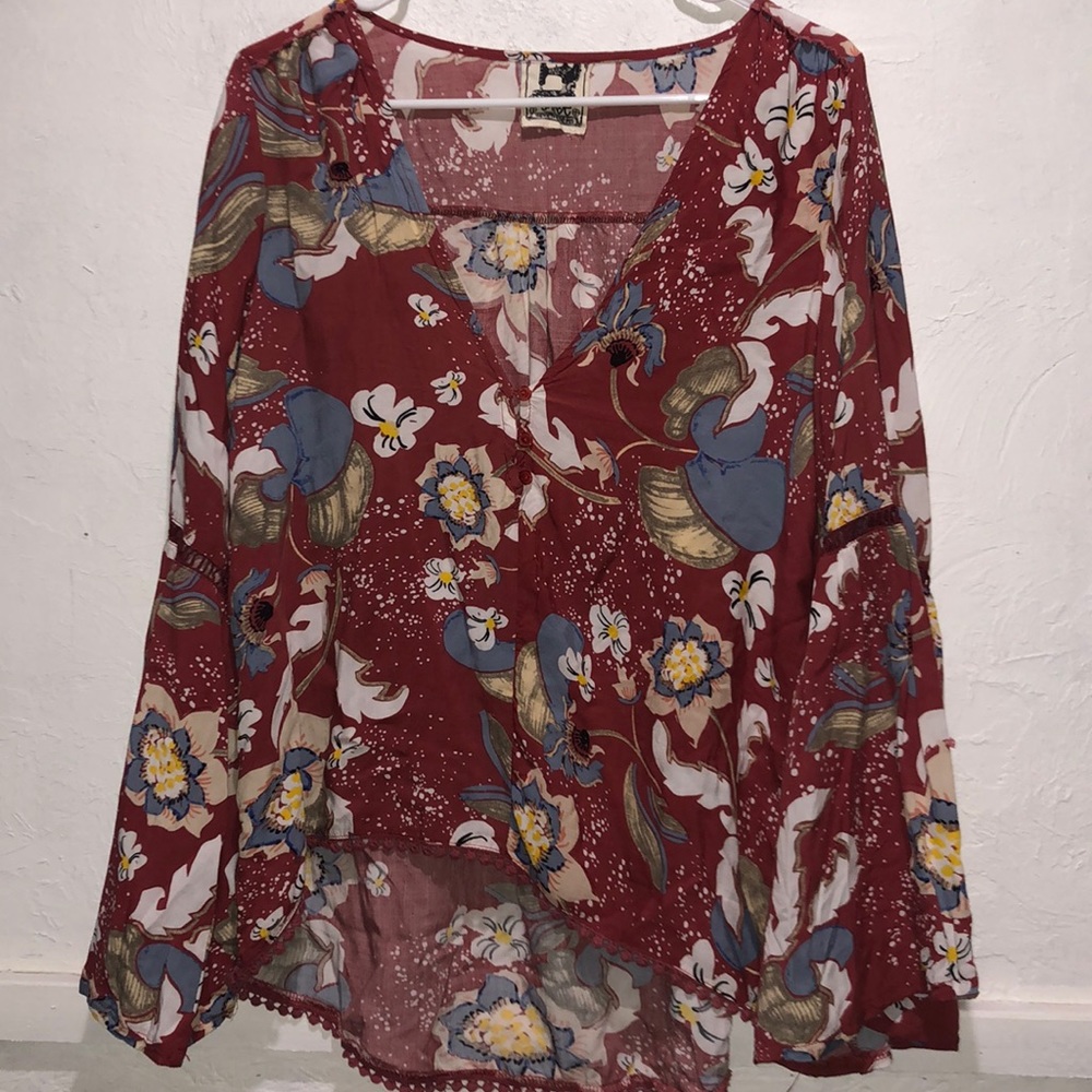 Medium sized Bell sleeved top